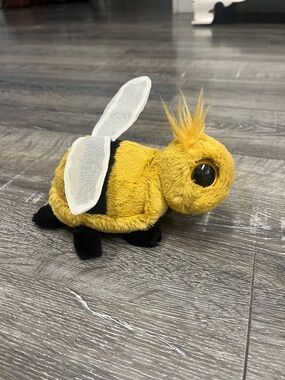 Jellycat Frizzles Bee Plush Big Eyes, Small Mini Bumblebee 6” London Insect Bug